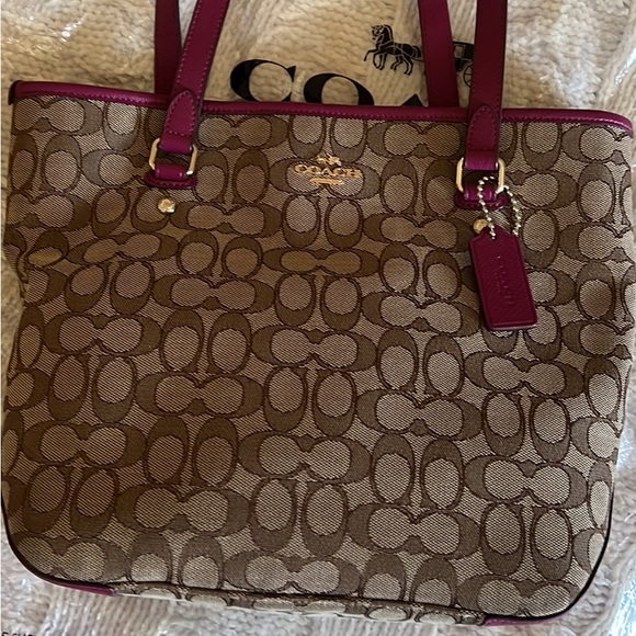 Coach handbag and matching wallet. - Picture 2 of 7